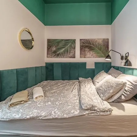 Bright And Spacious- Golden Apartments- Old Town Apartment *